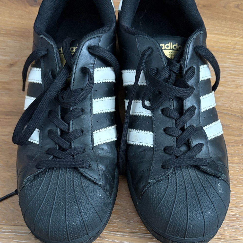 Adidas Black and White Classic Sneakers - Picture 4 of 6